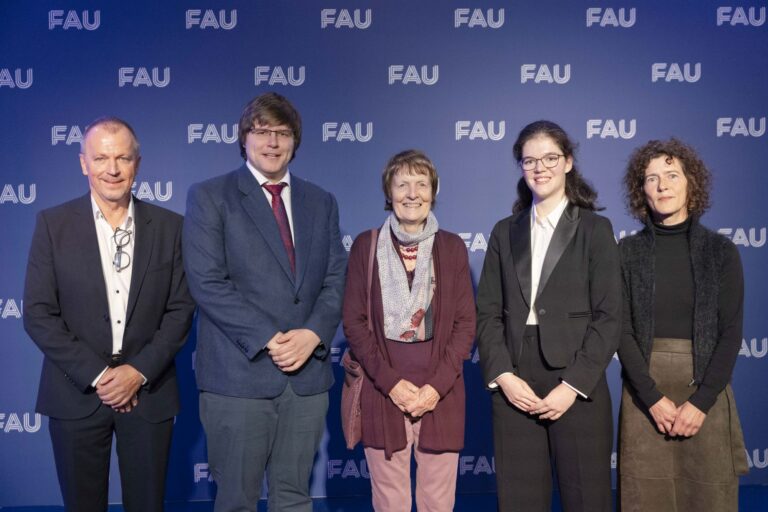 Renate-Wittern-Sterzel-Prize 2024 for the “ESFZ Student Research Camps for all kids of Durban”