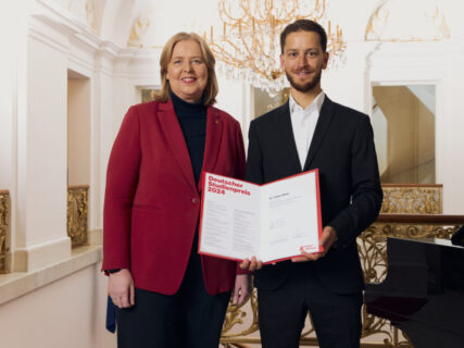Towards entry "German Study Award for researcher at the Chair of Laser Physics"