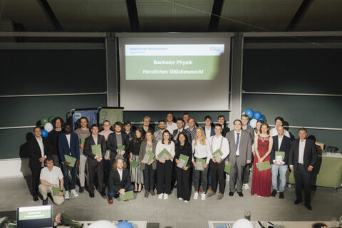 Bachelor graduates of the academic year 2024 - Department of Physics Friedrich-Alexander-Universität Erlangen-Nürnberg Department Physik Absolventenfeier Physik 16.05.2025 ©Giulia Iannicelli
