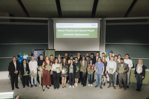 Master's and teaching degree graduates of the 2024 academic year - Friedrich-Alexander-Universität Erlangen-Nürnberg Department Physik Absolventenfeier Physik 16.05.2025 ©Giulia Iannicelli