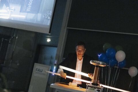 Dean of studies Prof. Krstic - Friedrich-Alexander-Universität Erlangen-Nürnberg Department Physik Absolventenfeier Physik 16.05.2025 ©Giulia Iannicelli